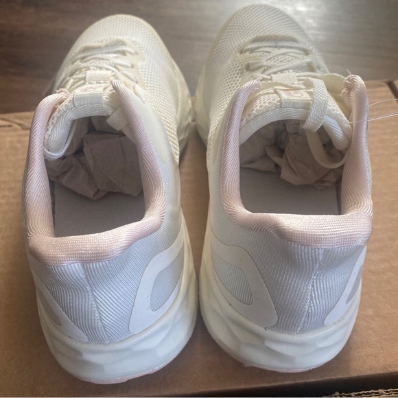 New Balance girls Cream and Pink Running Shoes 4.5 - Picture 6 of 8